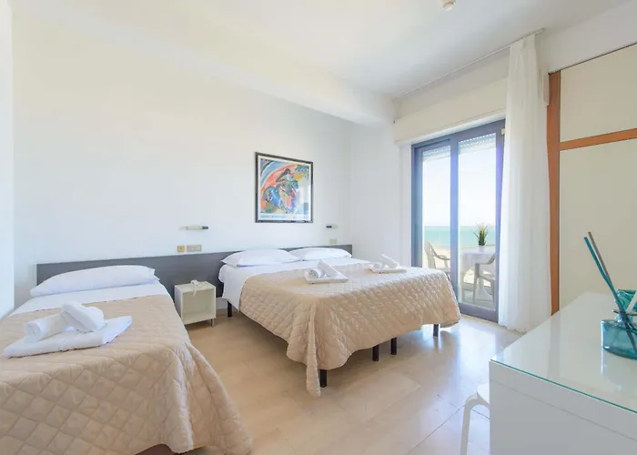 Grand Meeting מלון